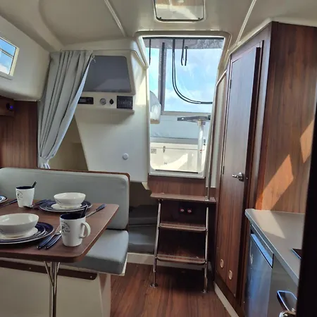 łódź Motorowa Balt 818 Tytan Lucky Star Star Botel *